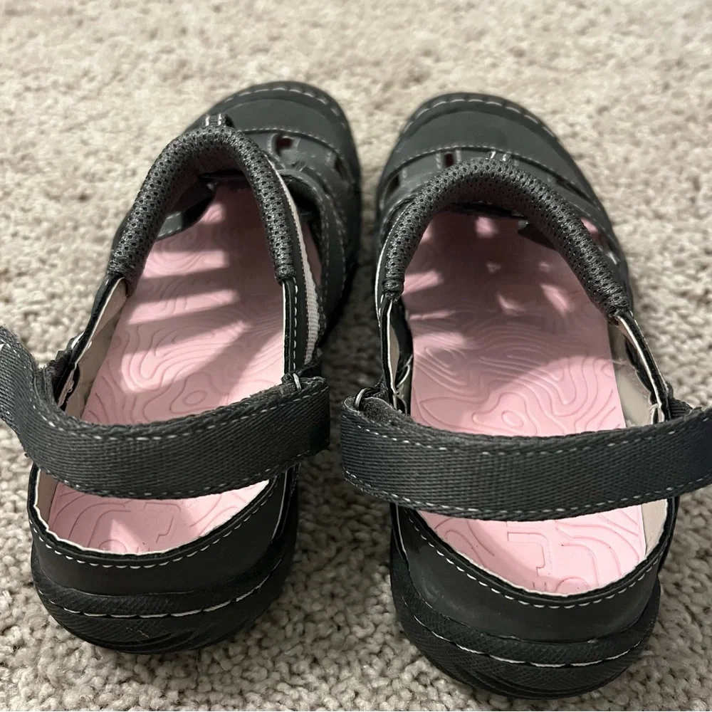 JBU by Jambu women’s 7M Olympia water ready gray and pink sport sandals